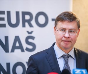 23.01.2023.., Zagreb - Posjet izvrsnog potpredsjednika Europske komisije Valdisa Dombrovskisa HNB - u. Odzan je sastanak, a nakon sastanka  guverner Hrvatske narodne banke Borisa Vujcic i Valdis
Dombrovskis obratili su se medijima.
  Photo: Slavko Midzor/PIXSELL