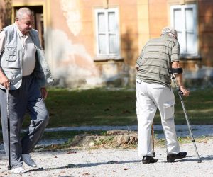 Hodanje uz pomoć medicinskih pomagala 23.08.2018., Karlovac - Hodanje uz pomoc medicinskih pomagala. Photo: Kristina Stedul Fabac/PIXSELL