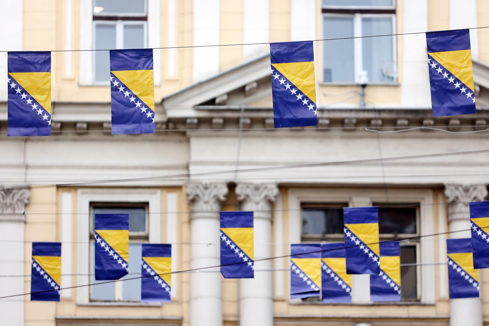 23.11.2022., Sarajevo, Bosna i Hercegovina - U Titovoj ulici u Sarajevu postavljene su zastavice Bosne i Hercegovine povodom Dana drzavnosti BiH.   Photo: Armin Durgut/PIXSELL