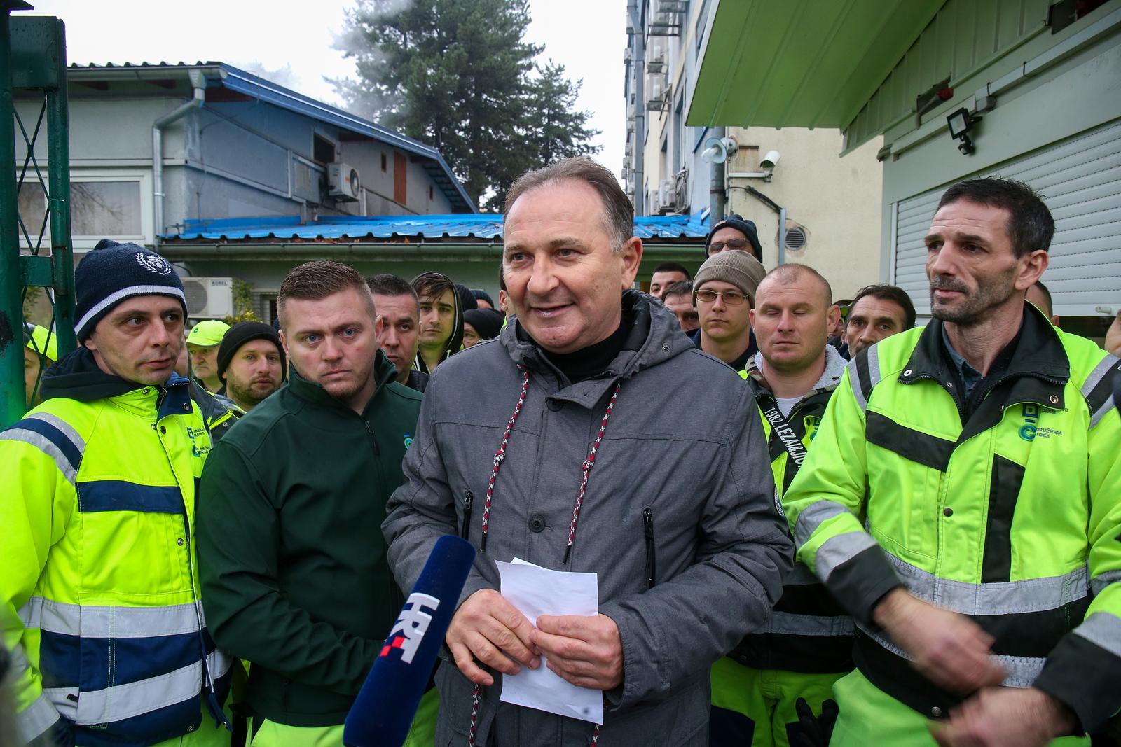 24.01.2023., Zagreb - Radnici cistoce drugi dan u prosvjedu. Strajk nastavljaju do ispunjenja uvijeta, na posao se ne vracaju dok ne dobiju pisanu odluku o suspenziji otkaza trojci kolega.  Photo: Matija Habljak/PIXSELL