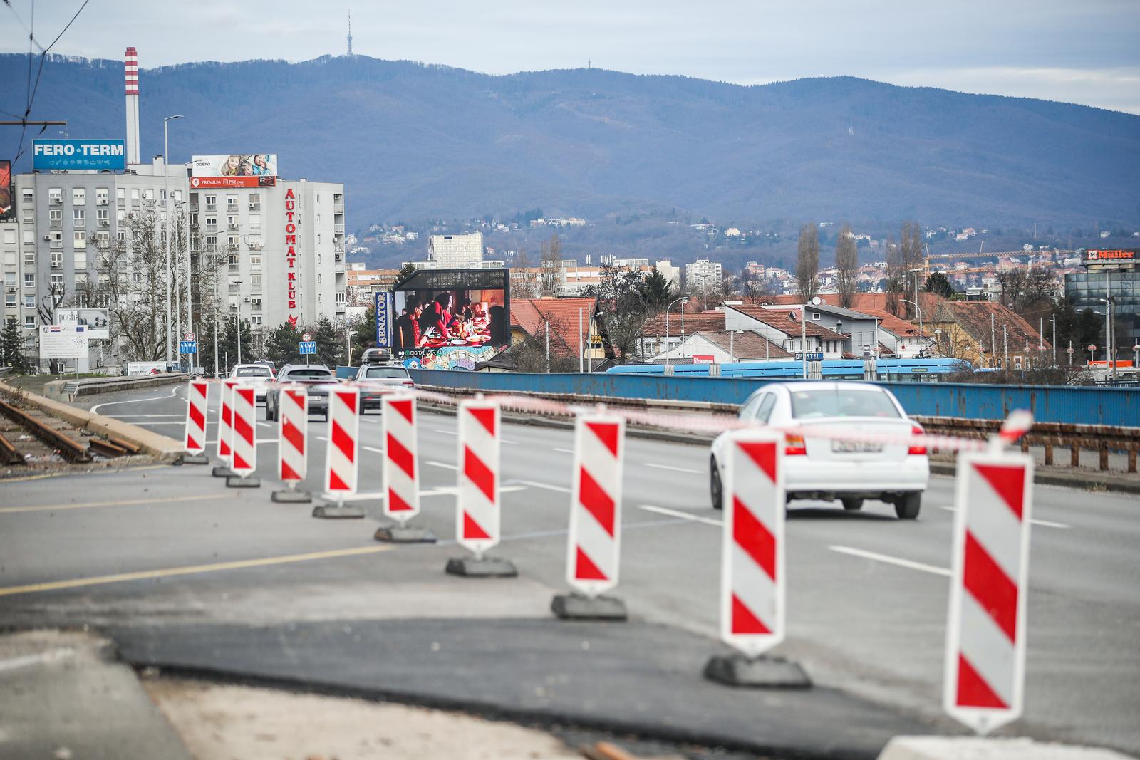 24.12.2022., Zagreb - Jadranski most je otvoren u punom profilu. 
  Photo: Slavko Midzor/PIXSELL