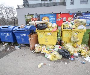 25.01.2023.., Zagreb - Kontejneri za otpad u zagrebackom naselju Savica. Zbog strajka radnika Cistoce na zagrebackim ulicama se gomila otpad. 

  Photo: Slavko Midzor/PIXSELL