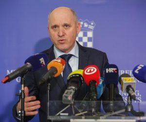 25.01.2023., Zagreb - Gradonacelnik Grada Zagreba Tomislav Tomasevic sastao se s potpredsjednikom Vlade i ministrom prostornoga uredjenja, graditeljstva i drzavne imovine Brankom Bacicem na temu obnove od potresa privatnih i javnih zgrada u Gradu Zagrebu. Izjave za medije nakon sastanka. Photo: Luka Stanzl/PIXSELL