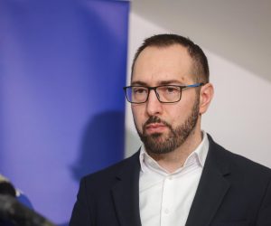 25.01.2023., Zagreb - Gradonacelnik Grada Zagreba Tomislav Tomasevic sastao se s potpredsjednikom Vlade i ministrom prostornoga uredjenja, graditeljstva i drzavne imovine Brankom Bacicem na temu obnove od potresa privatnih i javnih zgrada u Gradu Zagrebu. Izjave za medije nakon sastanka. Photo: Luka Stanzl/PIXSELL