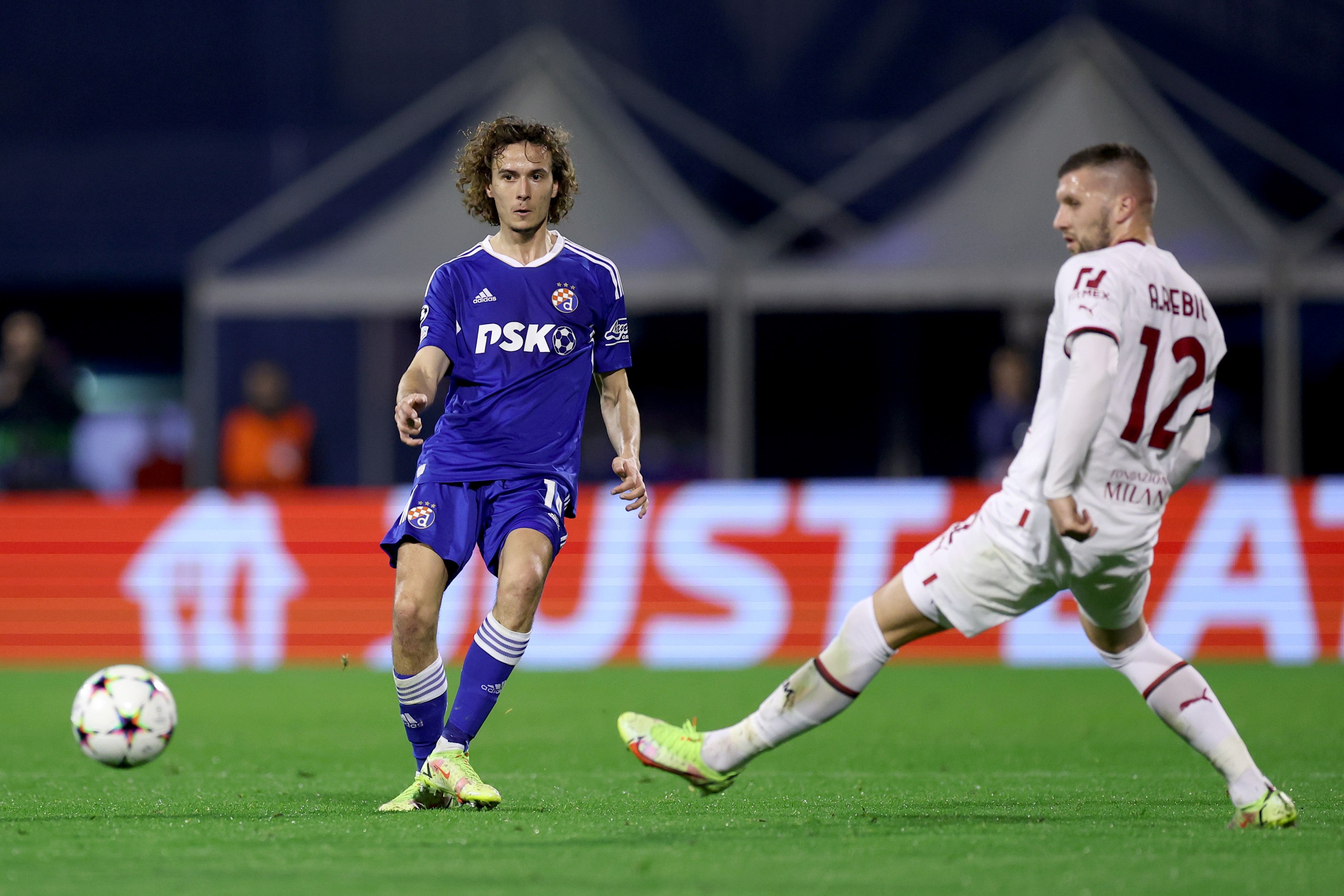25.10.2022., stadion Maksimir, Zagreb - UEFA Liga prvaka, 5. kolo, skupina E, GNK Dinamo - AC Milan. Robert Ljubicic, Ante Rebic Photo: Igor Kralj/PIXSELL