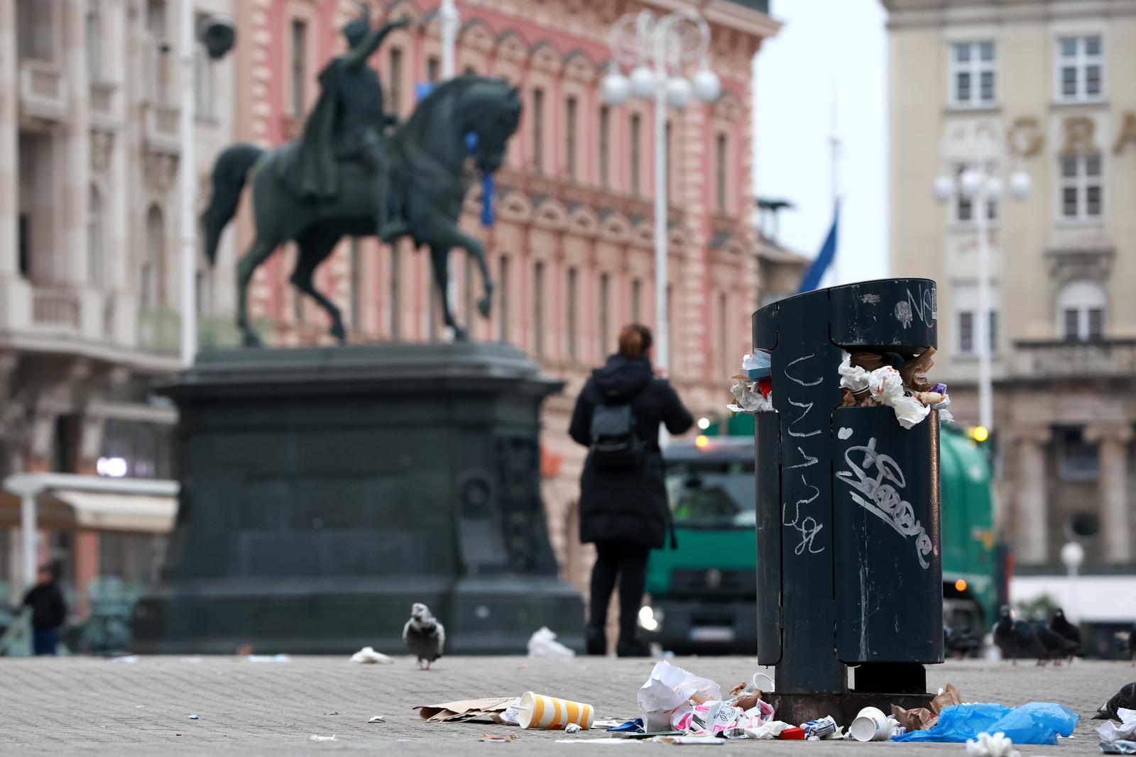 26.01.2023., Zagreb - Strajk radnika zagrebacke Cistoce se nastavlja do dogovora uprave i Holdinga sa radnicima a odvoz ce se raditi samo vrticima, skolama i bolnicama. Dok se ne dogovore grad se puni smecem. Photo: Sanjin Strukic/PIXSELL