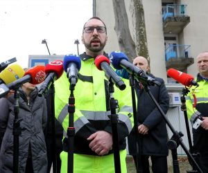 26.01.2023., Zagreb - Postignut je dogovor radnika Cistoce i gradonacelnika Tomislava Tomasevica koji je navodno obecao radnicima ispunit zahtjeve i uz do sada prihvacenih 5 zahtjeva potpsian je sporazum za pregovaranje o ostalih 6.
 Photo: Robert Anic/PIXSELL