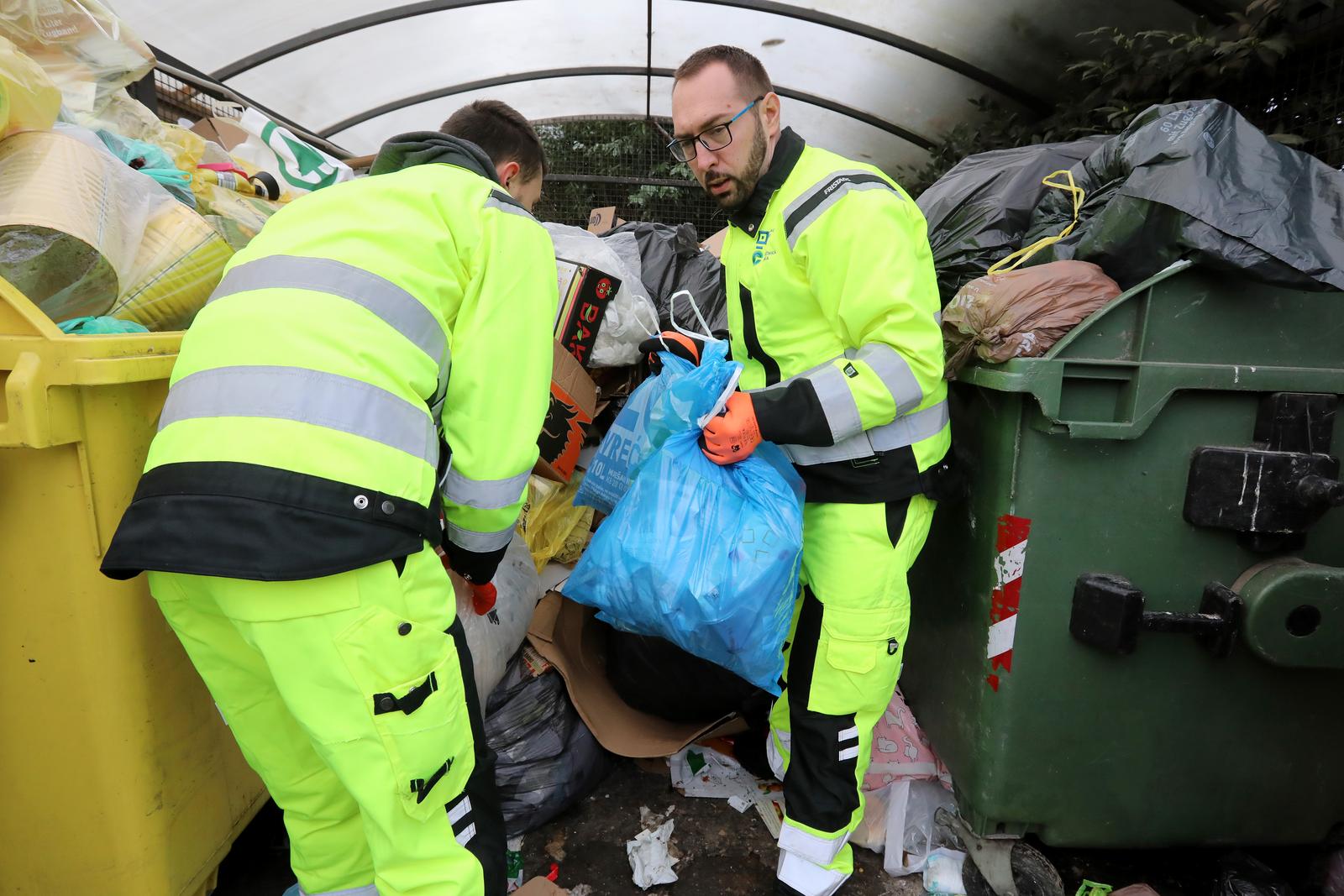26.01.2023., Zagreb - Postignut je dogovor radnika Cistoce i gradonacelnika Tomislava Tomasevica  koji je osobno krenuo cistit ulice ustvrdivsi da je na edukaciji kao pomocni radnik.  Photo: Robert Anic/PIXSELL