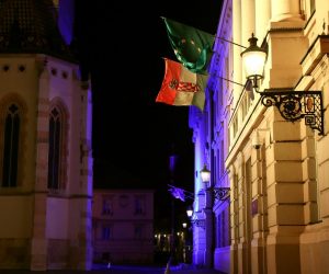 26.02.2022., Zagreb - Zgrade Vlade i Sabora zasvijetlile u bojama Ukrajinske zastave. Photo: Luka Stanzl/PIXSELL