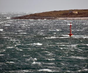 26.12.2020., Pula - Crveni alarm koji je zbog nadolazećeg olujnog nevremena objavljen za Istru i Kvarner donio je stanvnicima Istre malo i suncanog vremena. r"nPhoto: Sasa Miljevic / PIXSELL