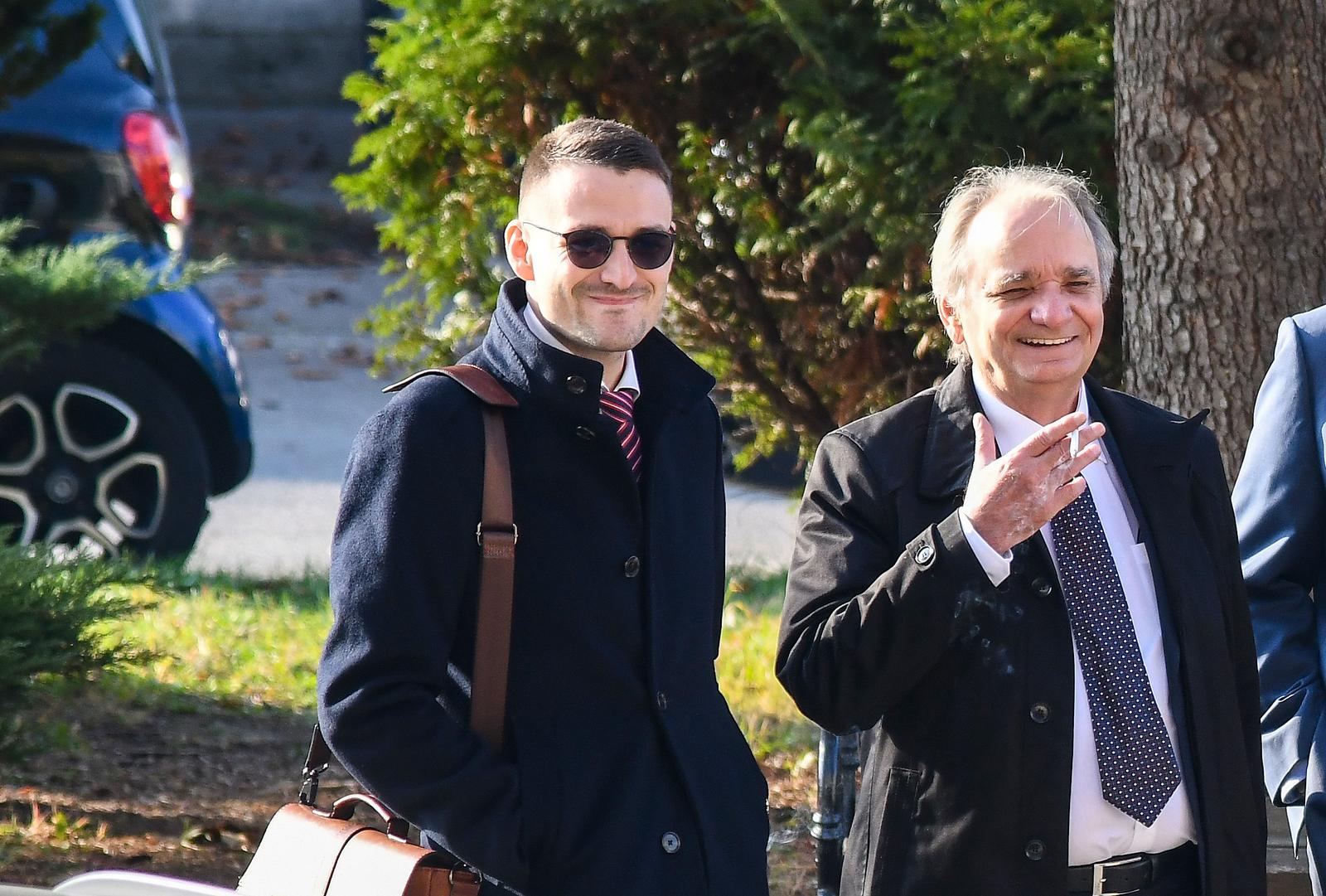 27.10.2021., Zagreb - Branimir Glavas sa sinom Filipom, koji mu je i odvjetnik, ispred Opcinskog kaznenog suda u Ilici ceka pocetak sudjenja.   Photo: Josip Regovic/PIXSELL