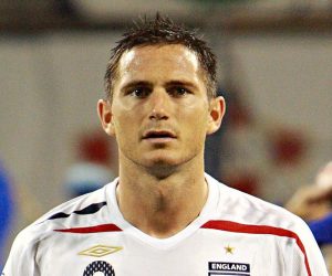 10. 09. 2008., Zagreb - Maksimirska ulica 128. Stadion Dinama. Kvalifikacijska utakmica za svjetsko nogometno prvenstvo u Juznoafrickoj republici (JAR) koje ce se odrzati 2010. godine. Utakmica izmedju hrvatske i engleske reprezentacije proglasena je visokorizicnom. Englezi imaju losa iskustva s Vatrenima koji su ih pobijedili na kvalifikacijama za EP, na Wembleyu 3:2 i u Maksimiru 2:1. No, ovu utakmicu Vatreni nisu dobili. Nakon sto su 14 godina bili neporazeni na domacem terenu, rezultat glasi: Engleska:Hrvatska 4:1. Nema veze... Lampard Frank. r"nPhoto: Danijel Berkovic/Pixsell