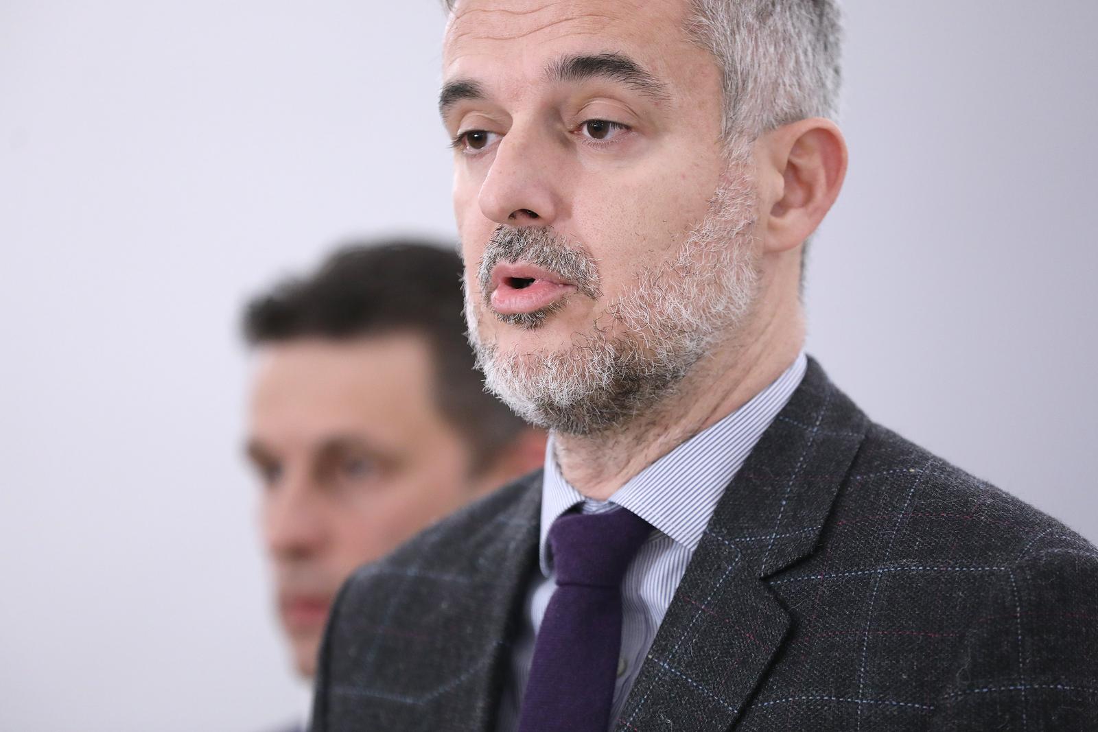 29.11.2022., Zagreb - Na konferenciji za medije odrzanoj u Saboru zastupnici Bozo Petrov i Nino Raspudic komentirali su danasnje glasovanje, rad nedjeljom, obuku ukrajinskih vojnika i druge aktualne teme. Photo: Patrik Macek/PIXSELL