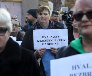 29.12.2022. Petrinja- Gradjani se okupili na mirnom prosvjedu  kako bi obiljezili dvije godine od potresa te se zahvalili odgovornima na svemu neucinjenome. Photo: Edina Zuko/PIXSELL
