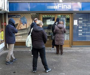 29.12.2022.,Zagreb - Guzve ispred banaka zbog konverzije kune u euro. Photo: Zeljko Hladika/PIXSELL