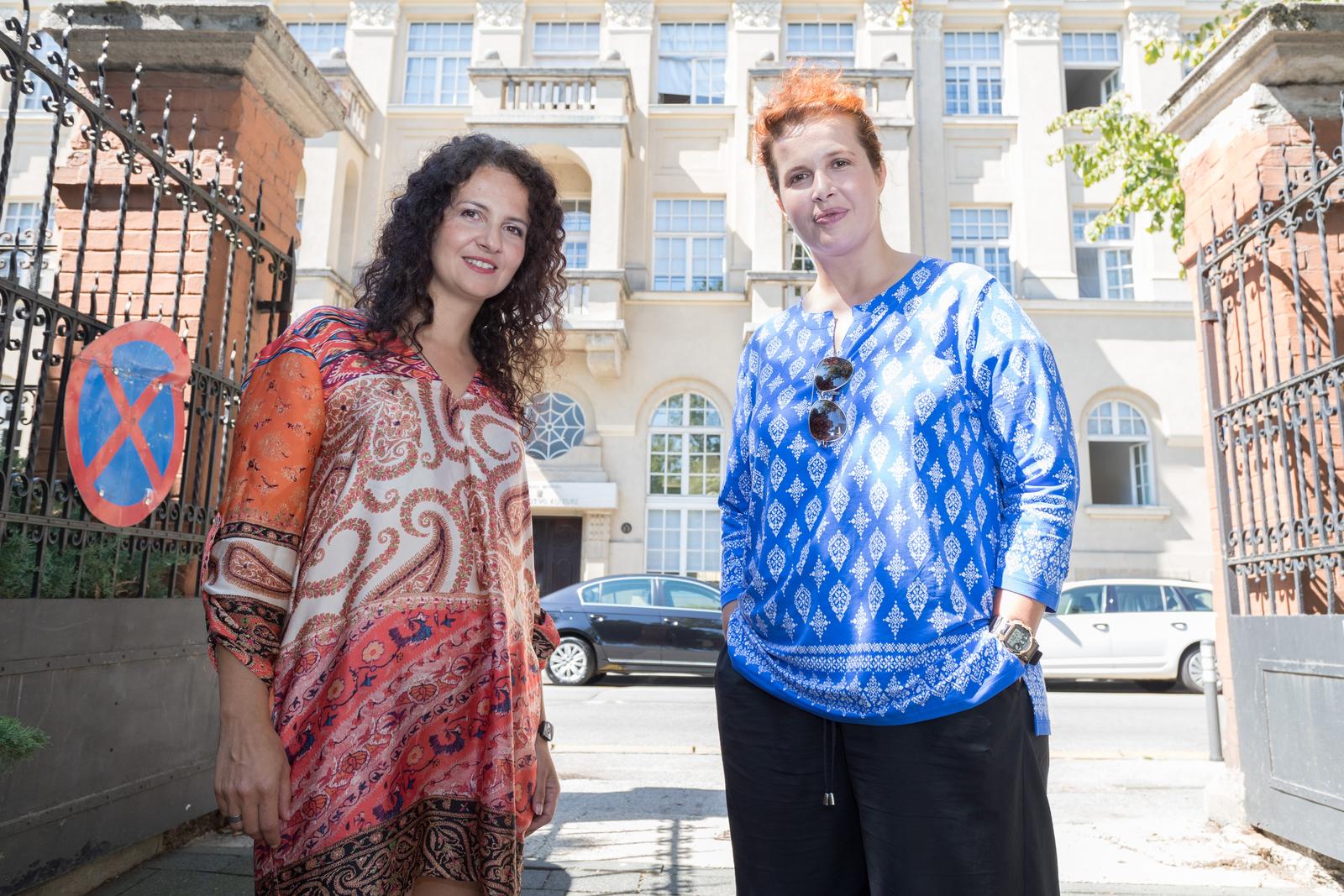 30.08.2017., Zagreb - Sestre Anita i Ivona Juka prosvjeduju ispred Ministarstva kulture zbog prijedloga novog zakona o audiovizualnim djelatnostima. rPhoto: Davor Puklavec/PIXSELL