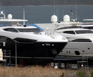 Luksuzna jahta Irina VU trenutno se nalazi na kopnu pokraj marine Betina na otoku Murteru. Photo: Dusko Jaramaz/PIXSELL
