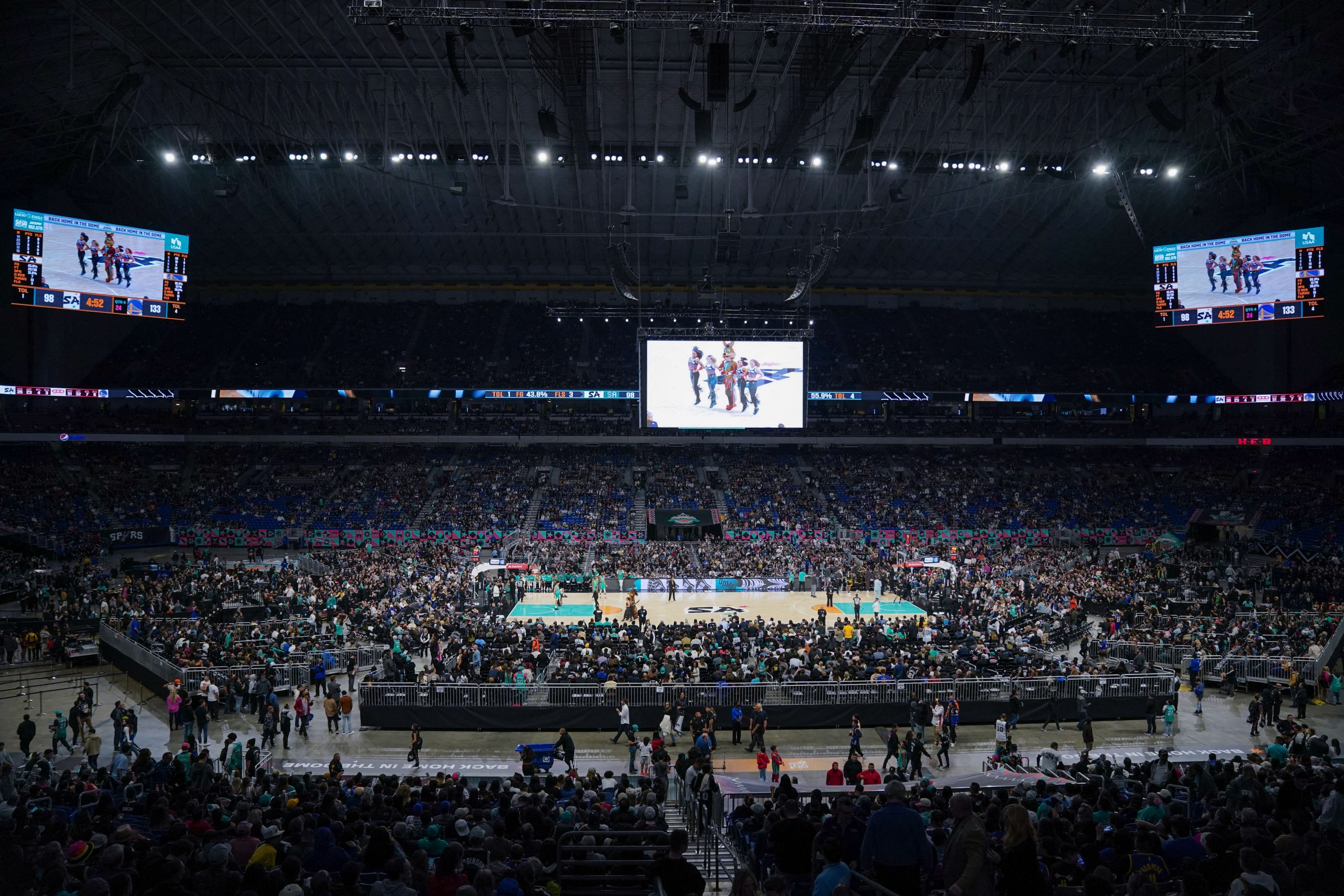 Jan 13, 2023; San Antonio, Texas, USA;  A view of the court during the game between the Golden State Warriors and the San Antonio Spurs at the Alamodome. Mandatory Credit: Daniel Dunn-USA TODAY Sports Photo: Daniel Dunn/REUTERS