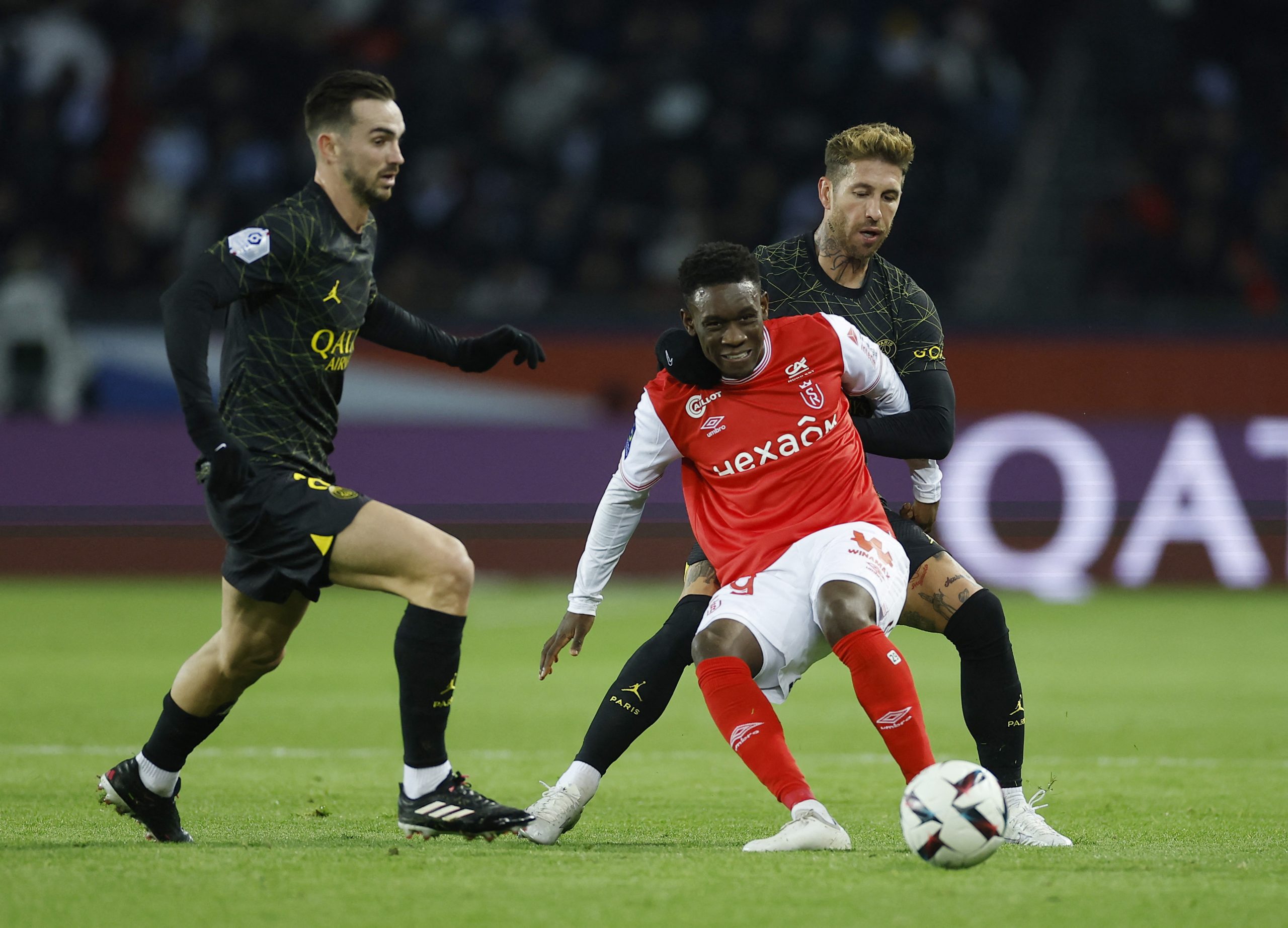 Soccer Football - Ligue 1 - Paris St Germain v Stade de Reims - Parc des Princes, Paris, France - January 29, 2023 Stade de Reims' Folarin Balogun in action with Paris St Germain's Fabian Ruiz and Sergio Ramos REUTERS/Christian Hartmann Photo: CHRISTIAN HARTMANN/REUTERS