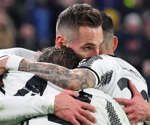 epa10423881 Juventus' Arkadius Milik (C) jubilates after scoring the 2-1 lead during the Italian Serie A soccer match Juventus FC vs Atalanta Bergamasca Calcio at the Allianz Stadium in Turin, Italy, 22 January 2023.  EPA/ALESSANDRO DI MARCO
