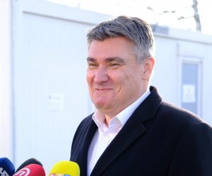 12.01.2023., Glina - Predsjednik Zoran Milanovic dao je izjavu za medije nakon obilaska Banije Photo: Slaven Branislav Babic/PIXSELL