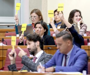 20.10.2022., Zagreb - Sabor 12. sjednicu nastavlja raspravom o izmjenama i dopunama Zakona o radu. Cim je ministar Piletic poceo obrazlagati prijedlog zakona skoro svi zastupnici zatrazili su repliku. Photo: Patrik Macek/PIXSELL