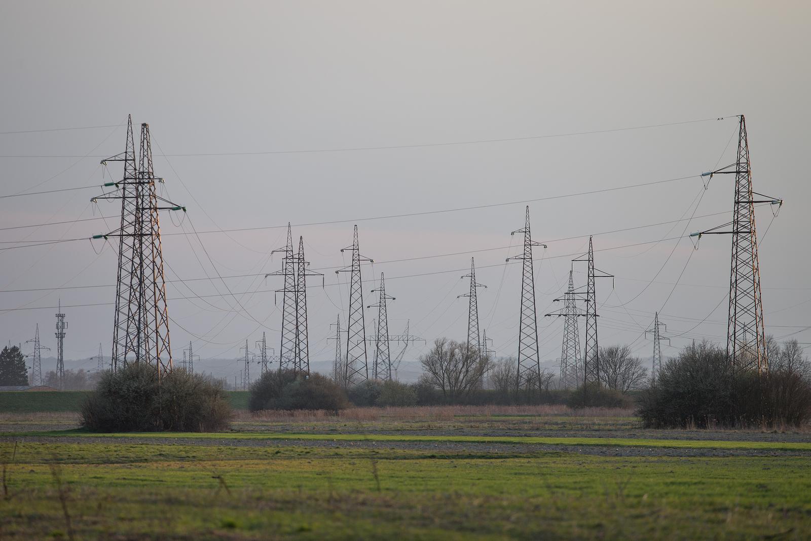 20.03.2016., Velika Gorica - Dalekovod u blizini sela Kuce kod Velike Gorice. "nPhoto: Davor Puklavec/PIXSELL