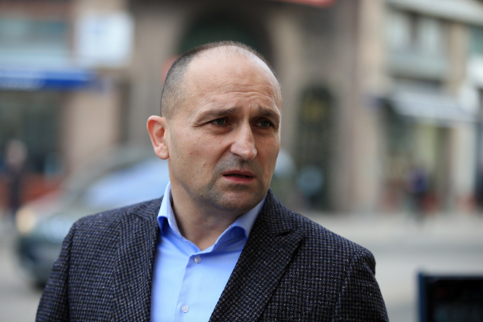Osijek, 13.1.2023.- Osjeèko-baranjski upan Ivan Anuiæ ponovio je na konferenciji za novinare u petak kako ne moe podrati smjenu ministrice Natae Tramiak, ali da æe to biti usvojeno odlukom veæine u Hrvatskom saboru te da neæe biti otkazivanja povjerenja Vladi, jer premijer ima pravo birati svoje suradnike. 
foto HINA/ Marko MRKONJIÆ/ ua