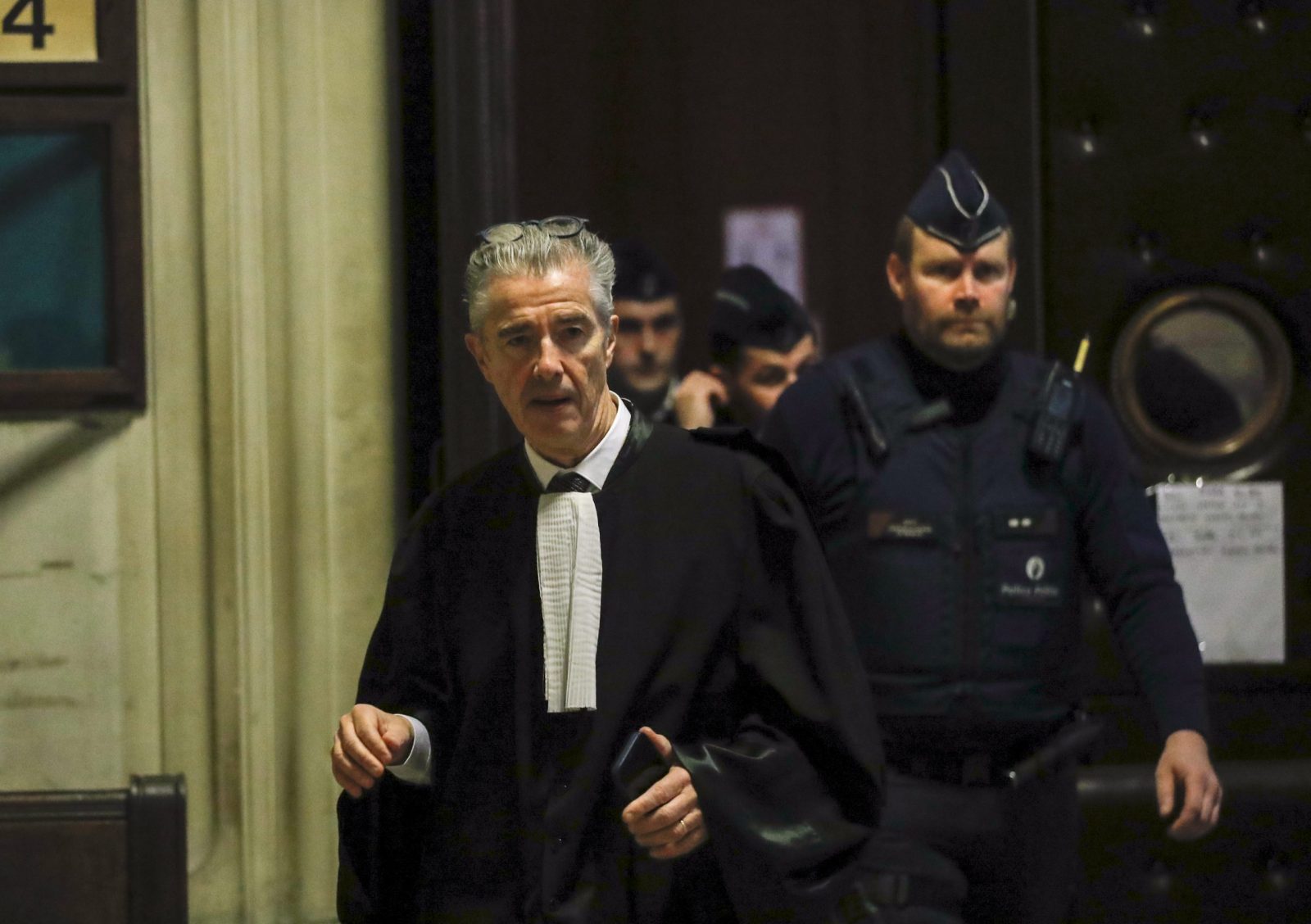 epa10415396 Andre Risopoulos (L), lawyer of dismissed MEP Eva Kaili, arrives at the pre-trial court hearing in Brussels, Belgium, 19. January 2023. Eva Kaili was dismissed on 13 December from the vice presidency of the European Parliament over allegations of corruption. The Greek MEP and three other suspects were arrested by Belgian police as part of an investigation into suspected corruption and money laundering.  EPA/OLIVIER HOSLET