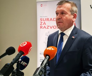Varaždin, 19.01.2023. - Nacrt Plana razvoja Varaždinske županije do 2027. godine, koji obuhvaća više od 50 investicija vrijednih više od 350 milijuna eura, predstavljen je u četvrtak u Varaždinu. Na fotografiji varaždinski župan Anđelko Stričak.
foto HINA/ Siniša KALAJDŽIJA/ ml