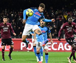 epa10421095 Napoli's Giovanni Di Lorenzo in action during the Italian Serie A soccer match between US Salernitana and SSC Napoli, in Salerno, Italy, 21 January 2023.  EPA/MASSIMO PICA