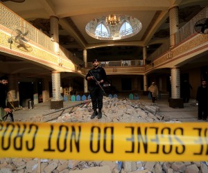 epaselect epa10441270 An armed Pakistani security official stands guard at the scene a day after a suicide bomb blast at a Mosque in Police Lines, in Peshawar, KPK province, Pakistan, 31 January 2023. The death toll from the suicide bombing has reached 92, police said on 31 January. Most of the deceased in the attack, one of the deadliest ever staged on law enforcement authorities in Pakistan's history, are police and other members of the security forces.  EPA/ARSHAD ARBAB
