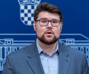 Zagreb, 01.02.2023. - Saborski zastupnik Peđa Grbin održao je konferenciju za medije o aferi u Hrvatskim šumama.
Na fotografiji Peđa Grbin.
foto HINA/ Edvard ŠUŠAK/ es