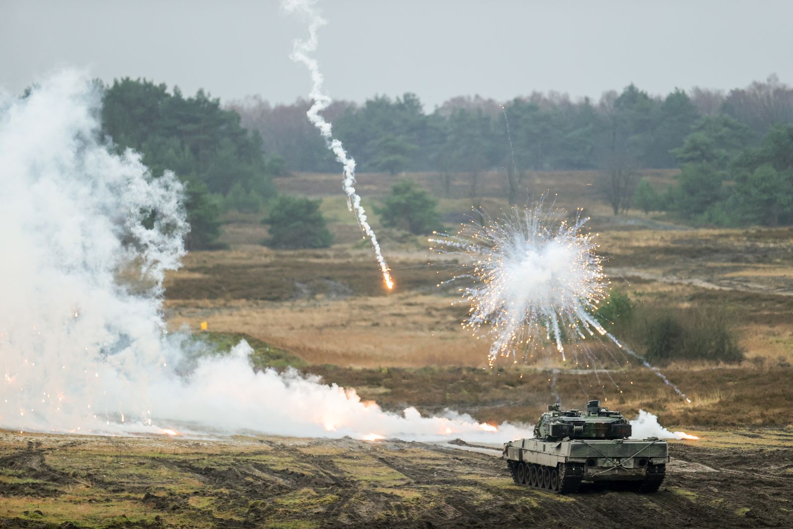 epa10442770 A 'Leopard 2 A6' battle tank in action during a visit of German Defense Minister Pistorius (not pictured) to German armed forces Bundeswehr soldiers of the tank battalion 203 in Augustdorf, Germany, 01 February 2023. According to the German government's decision to supply 14 Leopard 2 tanks to Ukraine, Pistorius got informed about the performance of the weapon system.  EPA/FRIEDEMANN VOGEL