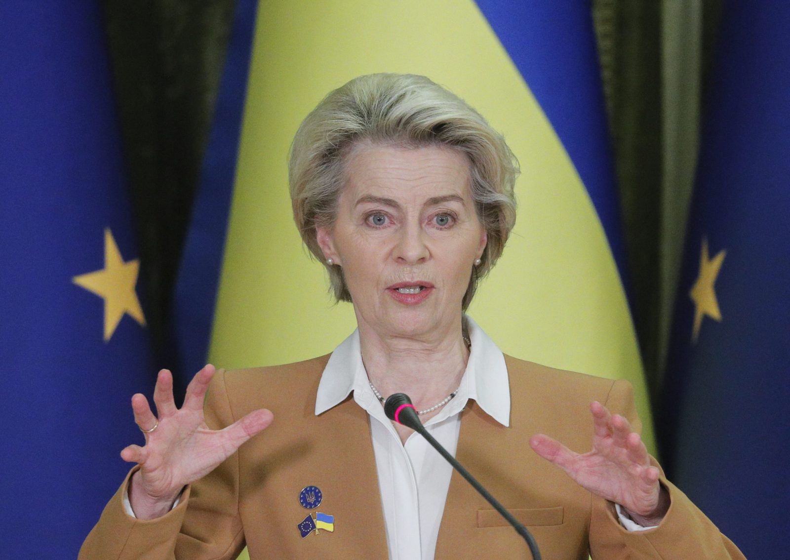 epa10444172 European Commission President Ursula von der Leyen addresses a joint press conference with following their with Ukrainian President Zelensky meeting in Kyiv, Ukraine, 02 February 2023. Von der Leyen and Commissioners arrived in Kyiv to meet with Ukrainian top officials a day before attending a EU-Ukraine summit meeting on 03 January, the first EU-Ukraine summit since since the European Council granted Ukraine the status of candidate country amid the Russian invasion.  EPA/SERGEY DOLZHENKO