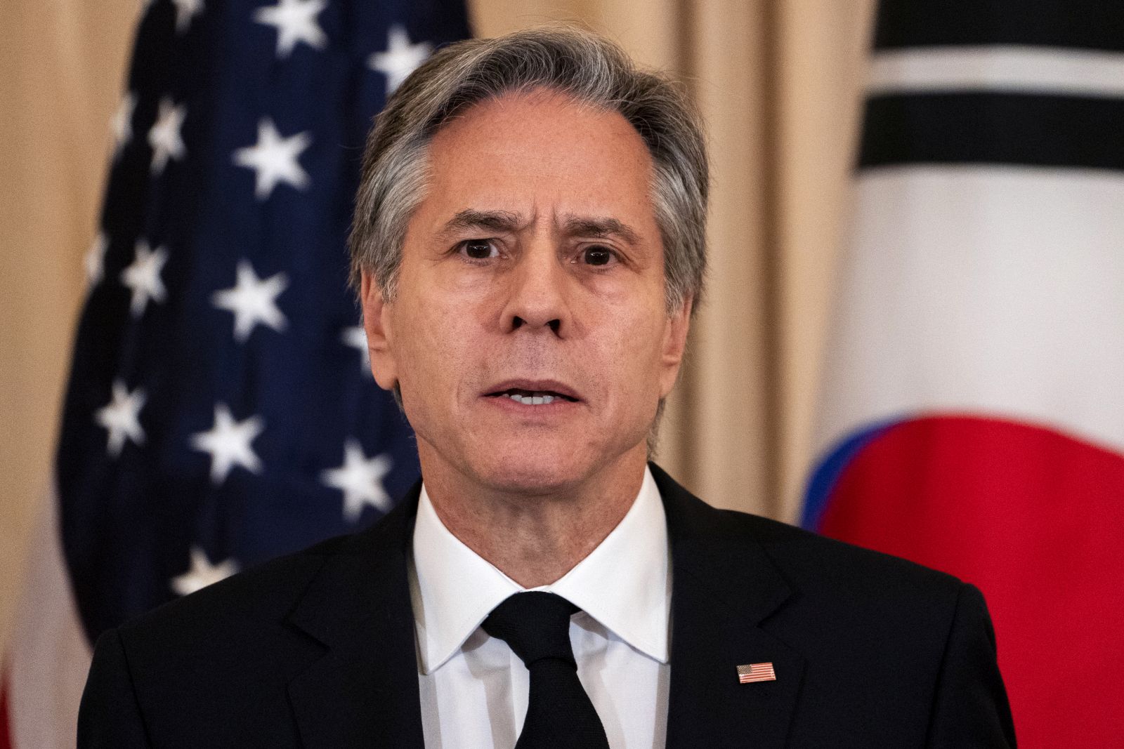 epa10446188 US Secretary of State Antony Blinken addresses the media with South Korean Foreign Minister Park Jin(not pictured) at the State Department in Washington, DC, USA, 03 February 2023. Secretary Blinken has postponed a trip to China following the discovery of a high-altitude Chinese balloon flying over the United States.  EPA/WILL OLIVER