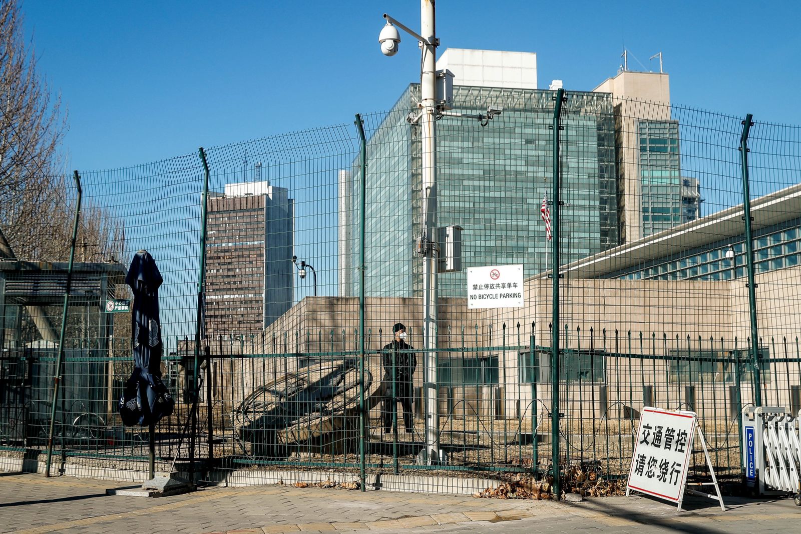 epa10446422 A man stands guard at the US Embassy in Beijing, China, 04 February 2023. US Secretary of State Antony Blinken has cancelled his trip to Beijing following a suspected spy balloon from China moving over the US. China's Foreign Ministry said the balloon was a civilian airship used for meteorological purposes that steered off course.  EPA/MARK R. CRISTINO