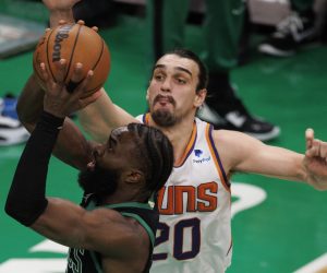 epa10446400 Phoenix Suns forward Dario Saric (R) fails to block the shot of Boston Celtics guard Jaylen Brown (L) during the second half at the TD Garden in Boston, Massachusetts, USA, 03 February 2023.  EPA/CJ GUNTHER  SHUTTERSTOCK OUT