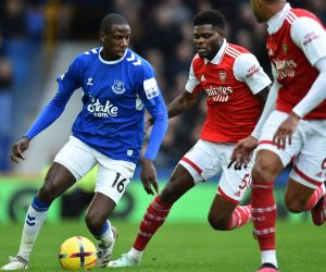 epa10446833 Everton's Abdoulaye Doucoure (L) in action against Arsenal's Thomas Partey (R) during the English Premier League soccer match between Everton FC and Arsenal London in Liverpool, Britain, 04 February 2023.  EPA/Peter Powell EDITORIAL USE ONLY. No use with unauthorized audio, video, data, fixture lists, club/league logos or 'live' services. Online in-match use limited to 120 images, no video emulation. No use in betting, games or single club/league/player publications