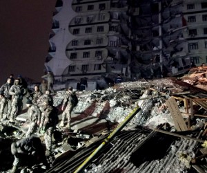 epa10450274 Turkish soldiers and others try to help victims at the site of a collapsed building after an earthquake in Diyarbakir, Turkey 06 February 2023. According to the US Geological Service, an earthquake with a preliminary magnitude of 7.8 struck southeast Turkey close to the Syrian border. The earthquake caused buildings to collapse and sent shockwaves over northwest Syria, Cyprus, and Lebanon.  EPA/DENIZ TEKIN