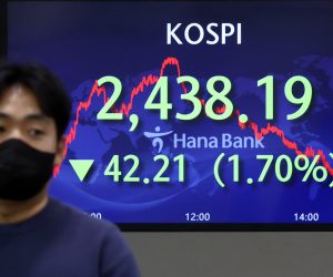 epa10450345 An electronic signboard in the dealing room of Hana Bank in Seoul, South Korea 06 February 2023, shows the benchmark Korea Composite Stock Price Index (KOSPI) having dropped 42.21 points, or 1.70 percent, to close at 2,438.19. Seoul shares ended lower, as strong US jobs data fueled fears of further rate hikes to tame inflation.  EPA/YONHAP SOUTH KOREA OUT