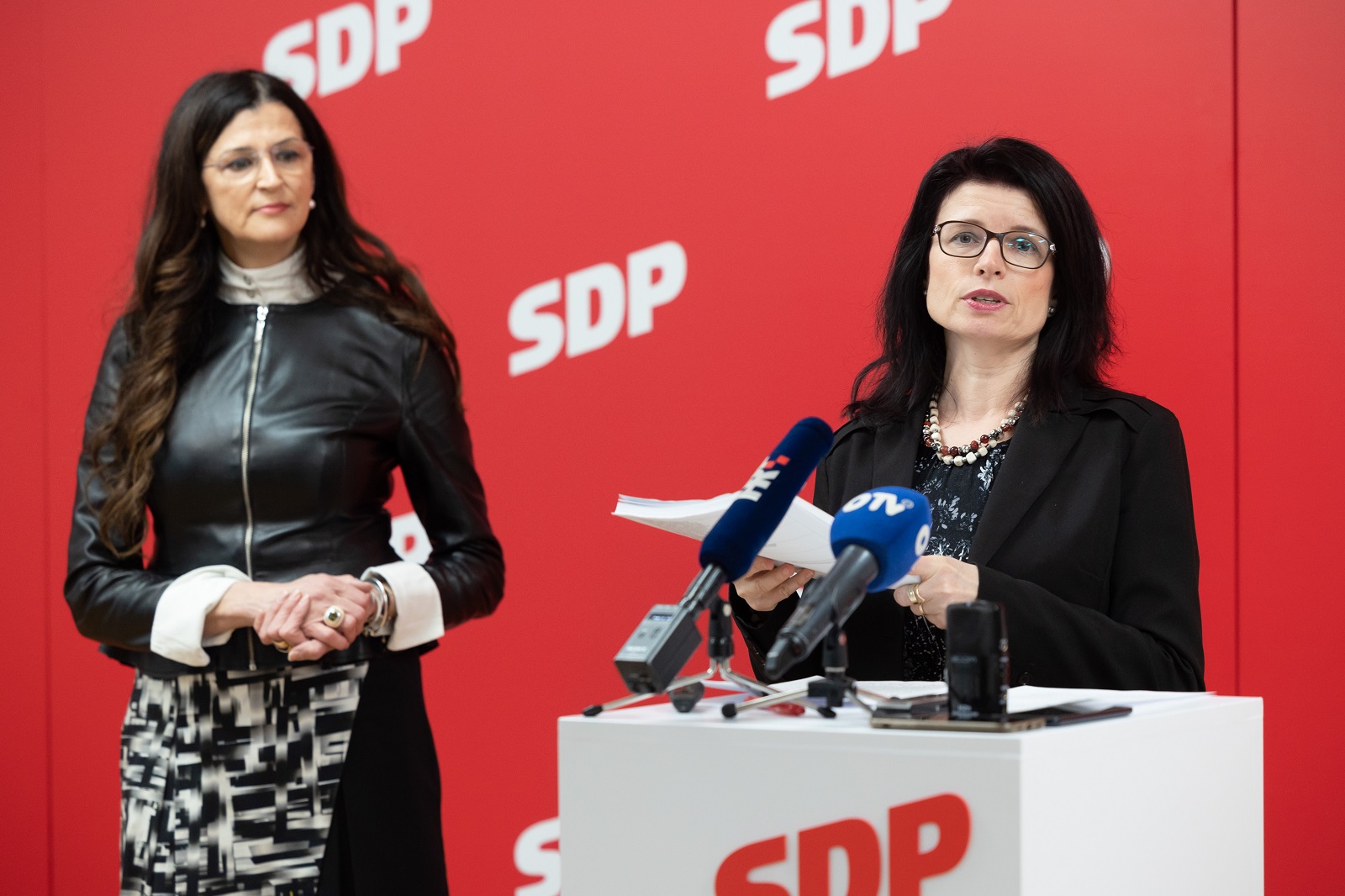 Zagreb, 06.02.2023. - Konferencija za medije SDP-a o (ne)dostupnosti onkološke skrbi u Hrvatskoj.
Na fotografiji Romana Jerković, Andreja Marić.
foto HINA/ Edvard ŠUŠAK/ es