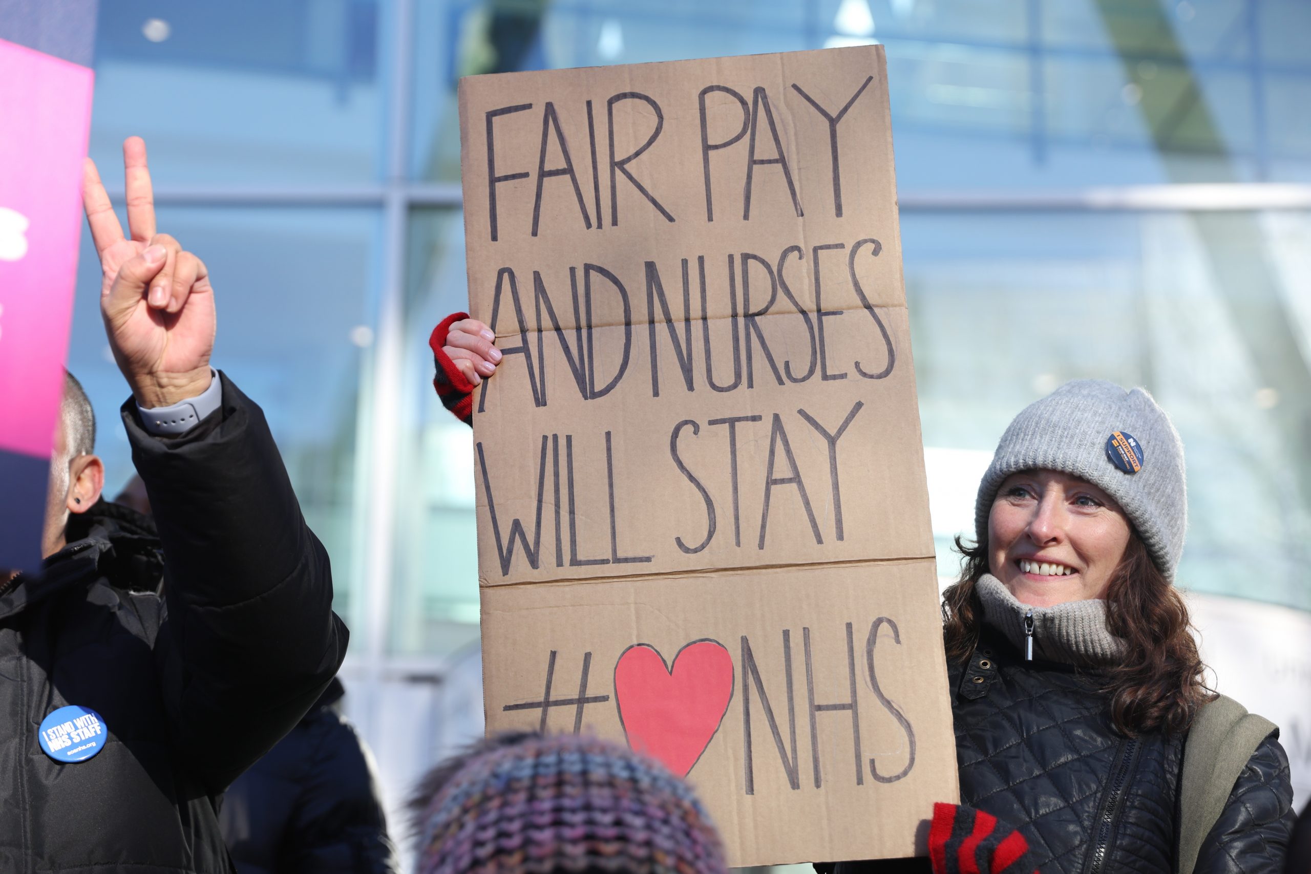epa10450679 Striking nurses picket outside University College Hospital in London, Britain, 06 February 2023. Members of the Royal College of Nursing are joining ambulance workers in the GMB union in a walkout over pay, on what is expected to be one of the biggest strike days in NHS history.  EPA/ISABEL INFANTES