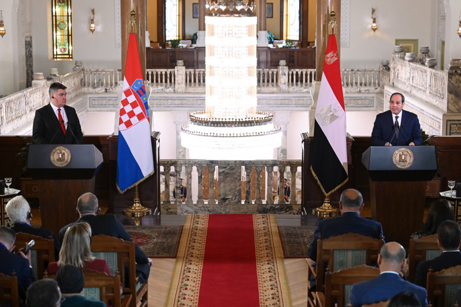 Zagreb, 06,02.2023 - Predsjednik Republike Hrvatske Zoran Milanoviæ, sa suprugom prof. sc. dr. Sanjom Musiæ Milanoviæ, na poziv egipatskog predsjednika Abdela Fattaha El-Sissija, boravi u slubenom posjetu Arapskoj Republici Egiptu. Nakon sveèanog doèeka uprilièenog ispred Predsjednièke palaèe Al-Ittihadiya Palace u Kairu, dvojica predsjednika odrali su tete-a-tete susret te bilateralni sastanak izaslanstava Republike Hrvatske i Arapske Republike Egipta. foto HINA/ Ured predsjednika RH/ Filip GLAS/ ik