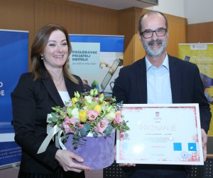 Zagreb,7.2.2023.- Odrana je sveèana dodjela priznanja Poslodavac prijatelj obitelji za 2022. godinu. Priznanja je nagraðenima dodijelila dravna tajnica Sredinjeg dravnog ureda za demografiju i mlade eljka Josiæ.Na slici eljka Josiæ i Hrvoje Kapetanoviæ.foto HINA/ Tomislav Pavlek/ tp
