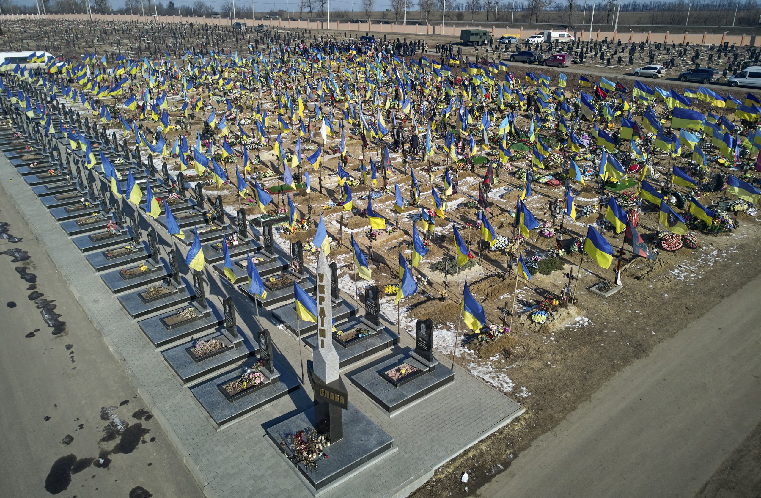 epa10455383 A general view over a part of the cemetery in in Kharkiv, Ukraine, 08 February 2023. Russian troops on 24 February 2022 entered Ukrainian territory, starting an armed conflict that has provoked destruction and a humanitarian crisis.  EPA/SERGEY KOZLOV
