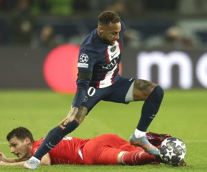 epa10467268 Neymar (front) of PSG in action during the UEFA Champions League Round of 16, 1st leg match between Paris Saint-Germain and Bayern Munich in Paris, France, 14 February 2023.  EPA/MOHAMMED BADRA