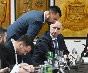 Split, 16.02.2023. - Sjednica Gradskoga vijeća Grada Splita. Na slici Bojan Ivošević, Ivica Puljak. foto HINA/ Mario STRMOTIĆ/ ms