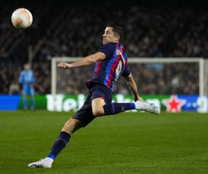 epa10471231 FC Barcelona's striker Robert Lewandowski in action during the Europa League playoff, first leg soccer match between FC Barcelona and Manchester United, in Barcelona, Spain, 16 February 2023.  EPA/Alejandro Garcia