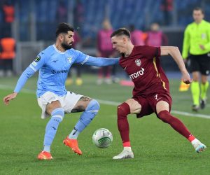 epa10471831 Elseid Hysaj (L) of SS Lazio and Ermal Krasniqi of CFR Cluji in action during the UEFA Europa Conference League play-offs soccer match SS Lazio vs CFR Cluji, at Olimpic stadium, Rome, Italy, 16 February 2023.  EPA/MASSIMO INSABATO